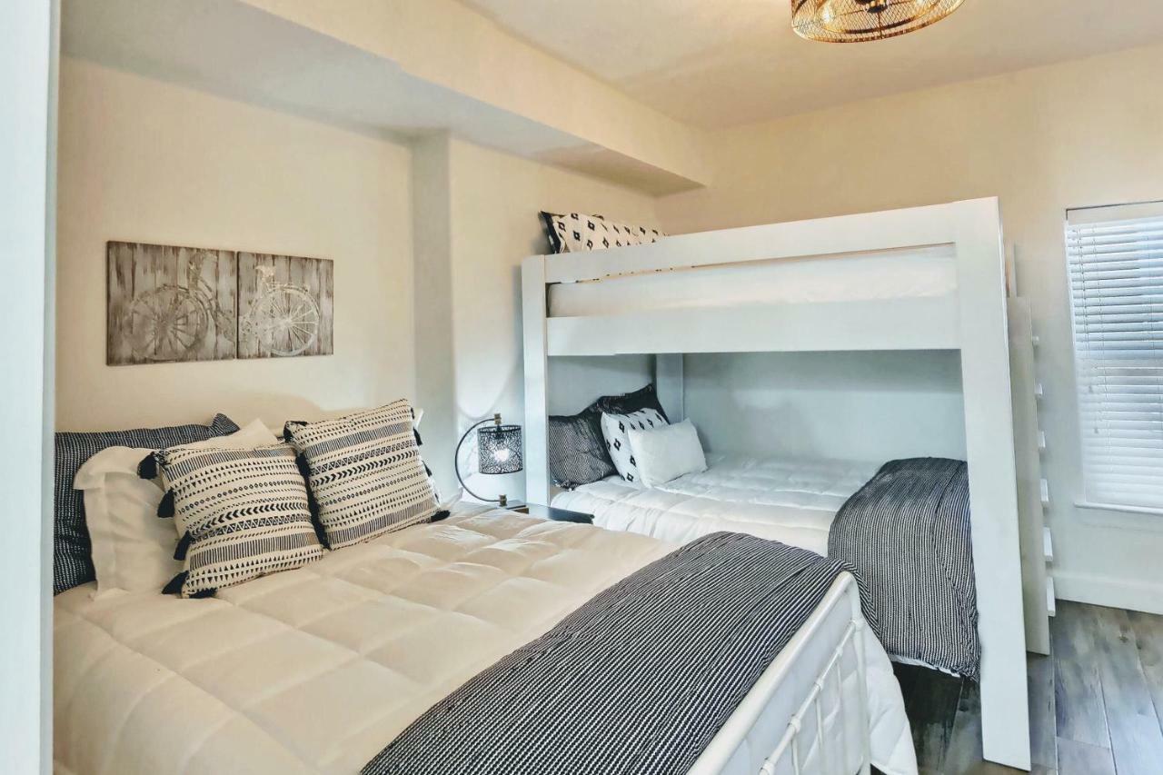 Barefoot Bliss - Beachfront Condo - Sleeps 12 Panama City Beach Bagian luar foto