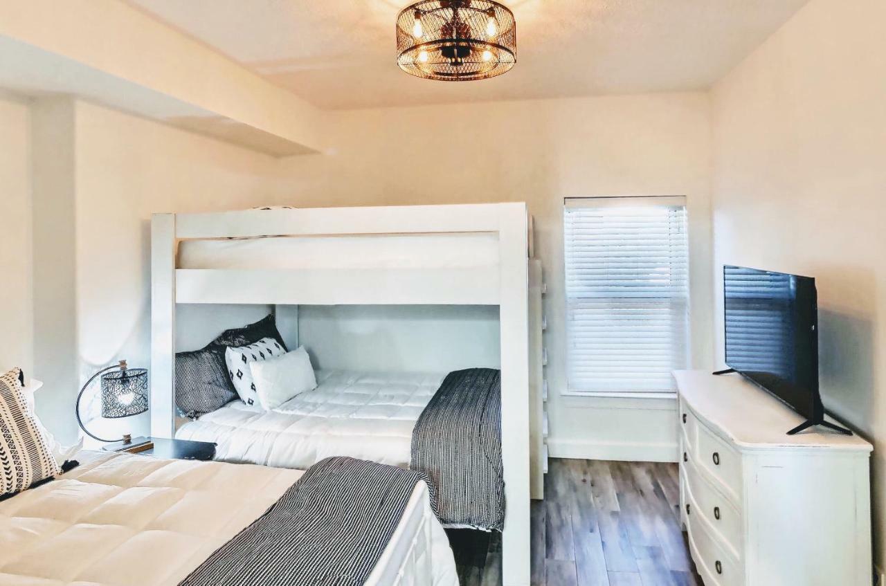 Barefoot Bliss - Beachfront Condo - Sleeps 12 Panama City Beach Bagian luar foto