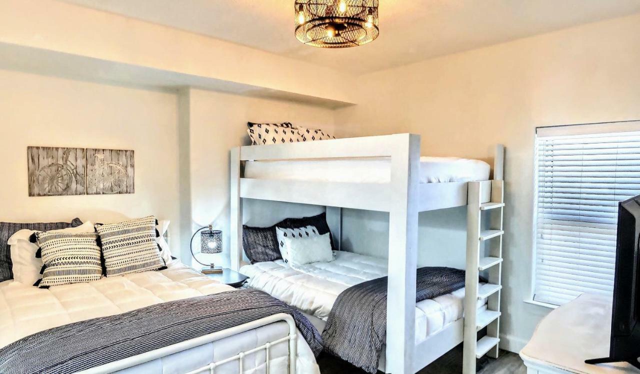 Barefoot Bliss - Beachfront Condo - Sleeps 12 Panama City Beach Bagian luar foto